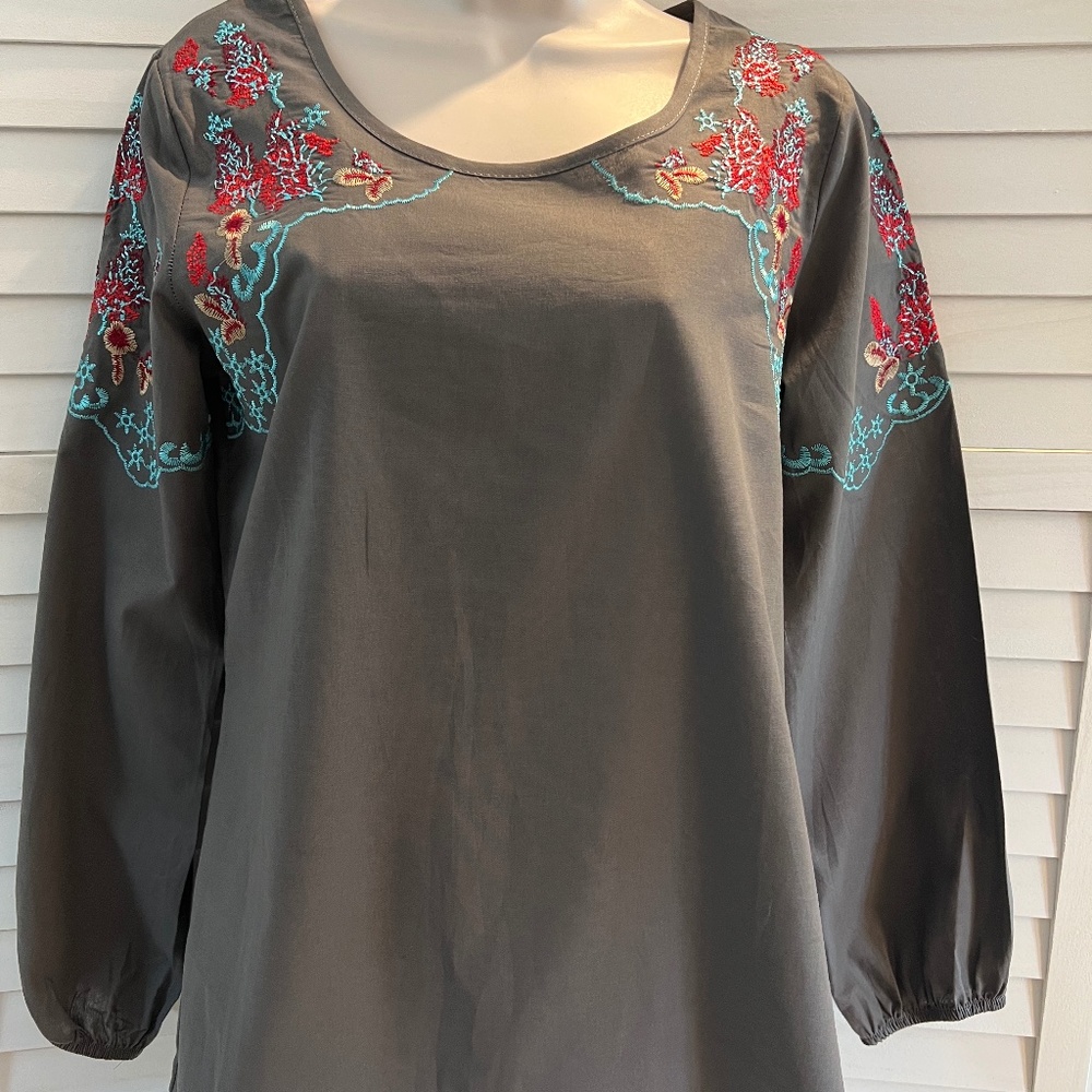 Boutique style boho peasant top. Hand Embrodery look!